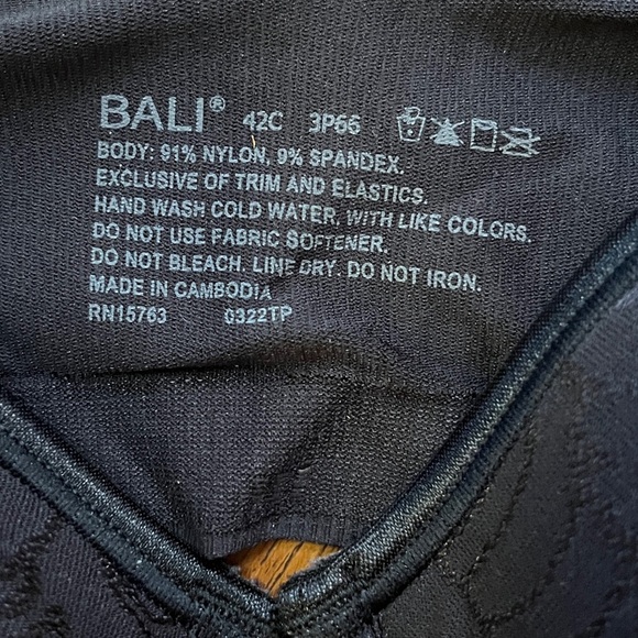 NWT Bali Comfort Revolution Front Close Smoothing Sz 42C Black Underwire Bra - Picture 7 of 8